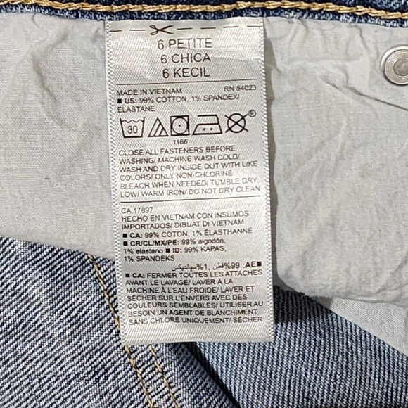 Old Navy Boyfriend Mid Rise Jeans Size 6 Petite Blue Denim Distressed - Picture 4 of 8